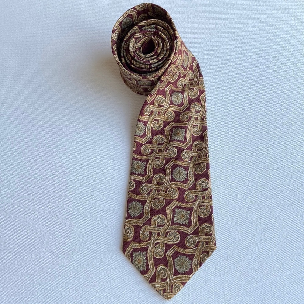 Vintage 𝅺Claiborne Silk Burgundy Gold Tie